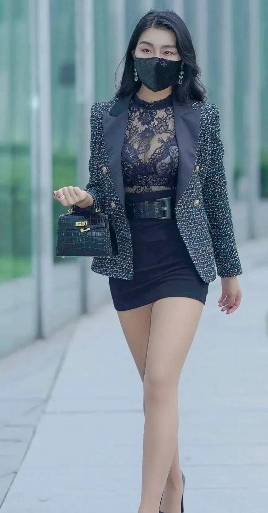 街头风穿搭:从微胖女神到黑色紧身裤,探索潮流穿搭_时尚_风格_身材