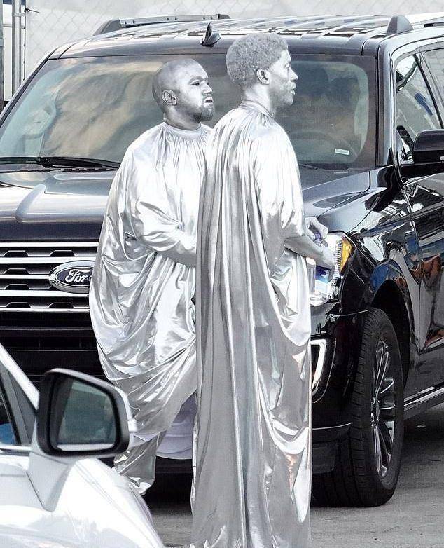 全身涂银色油漆,为了宣传要这么拼吗_泰勒_卡戴珊_耿直