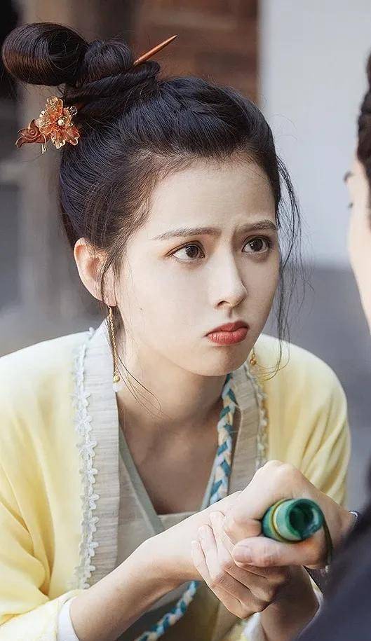 代表作品有《将界第二季》《惹不起的殿下大人》《侠探简不知》《侠探