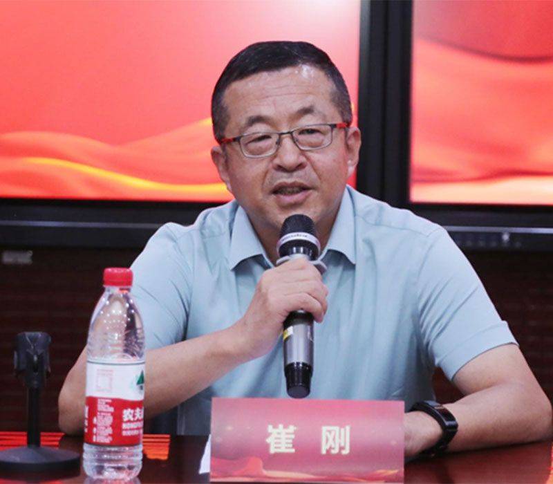 崔刚向王国云教授的到来表示欢迎,并对目前子宫内膜异位症(以下简称内