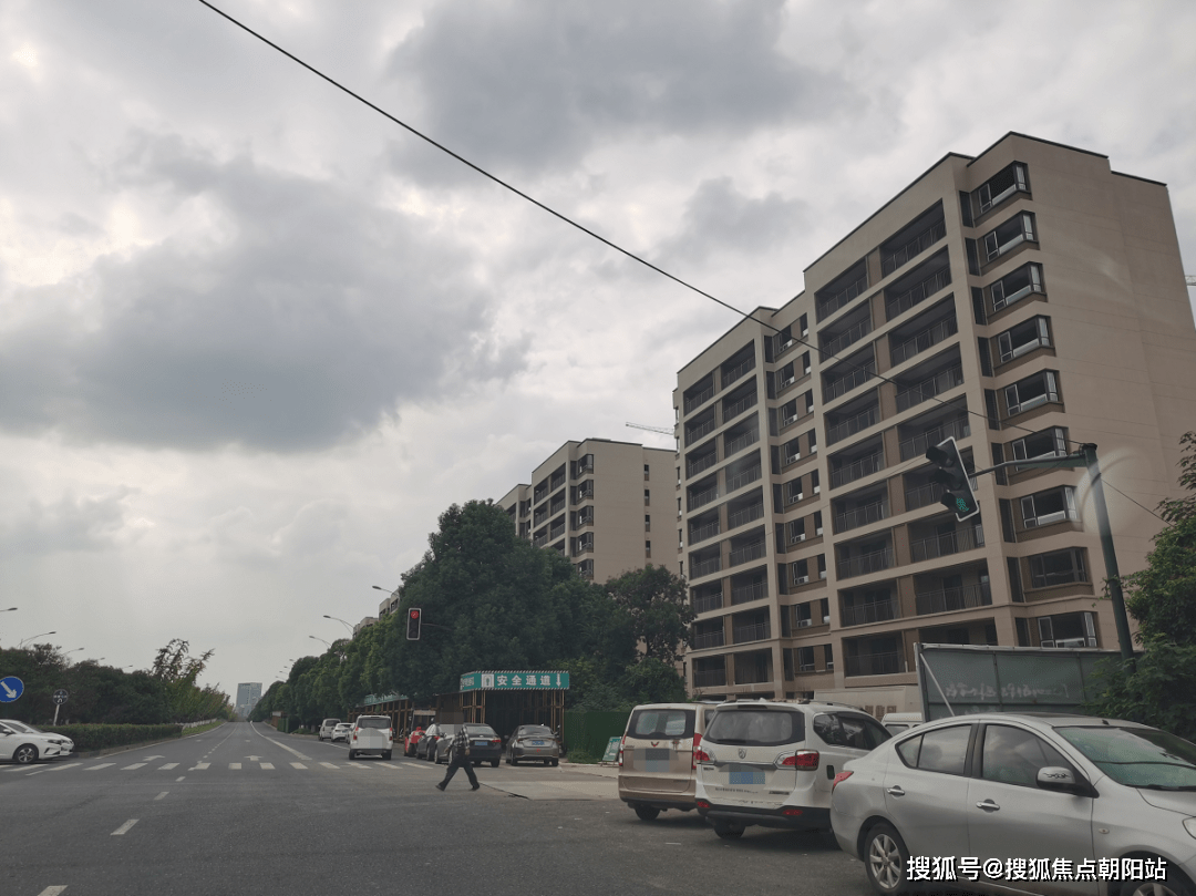 (项目洋房楼栋实景图)华盛品樾公馆位于武进区湖塘滆湖东路,地处湖塘