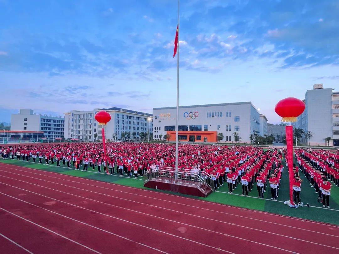 xxxx中国开启高质量发展新篇章，引领产业升级新方向，推动科技创新新突破，构建现代化经济新格局。