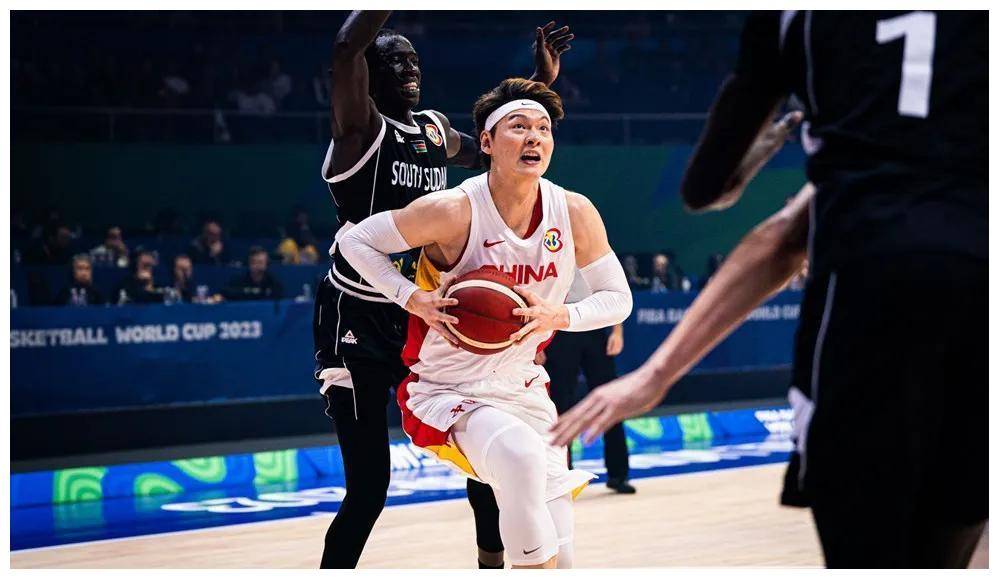 周鹏接受采访,中国男篮荣誉战不容有失_比赛_对阵_球员