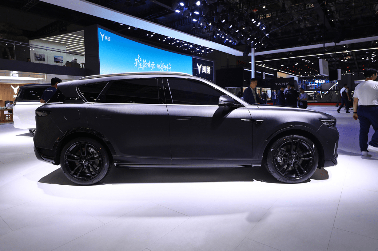 69万元,2024款岚图free亮相成都车展,纯电续航210公里_搜狐汽车_搜狐