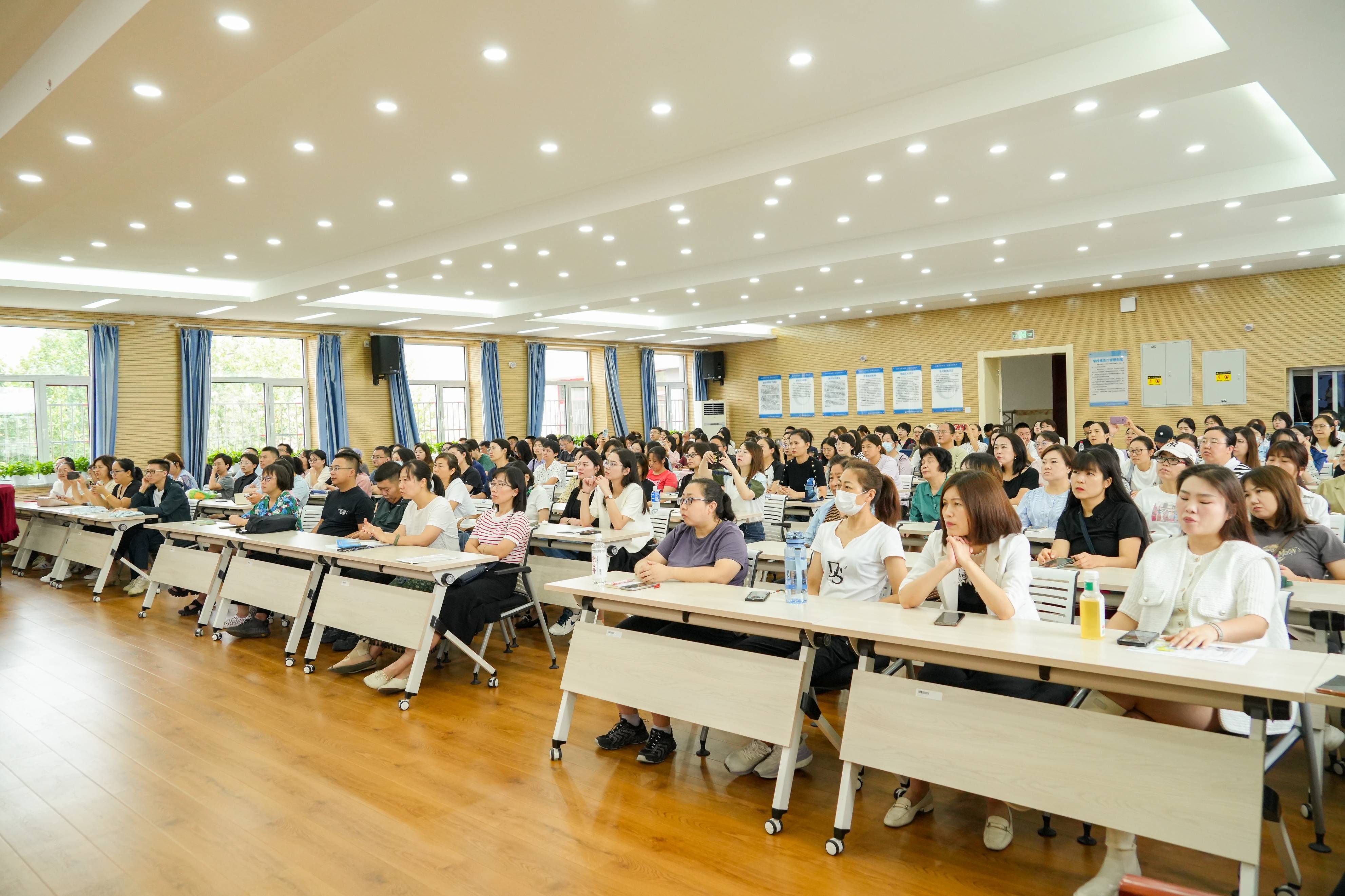 北京市通州区官园小学举行新生入学礼和开学第一课_家长_知识_季节