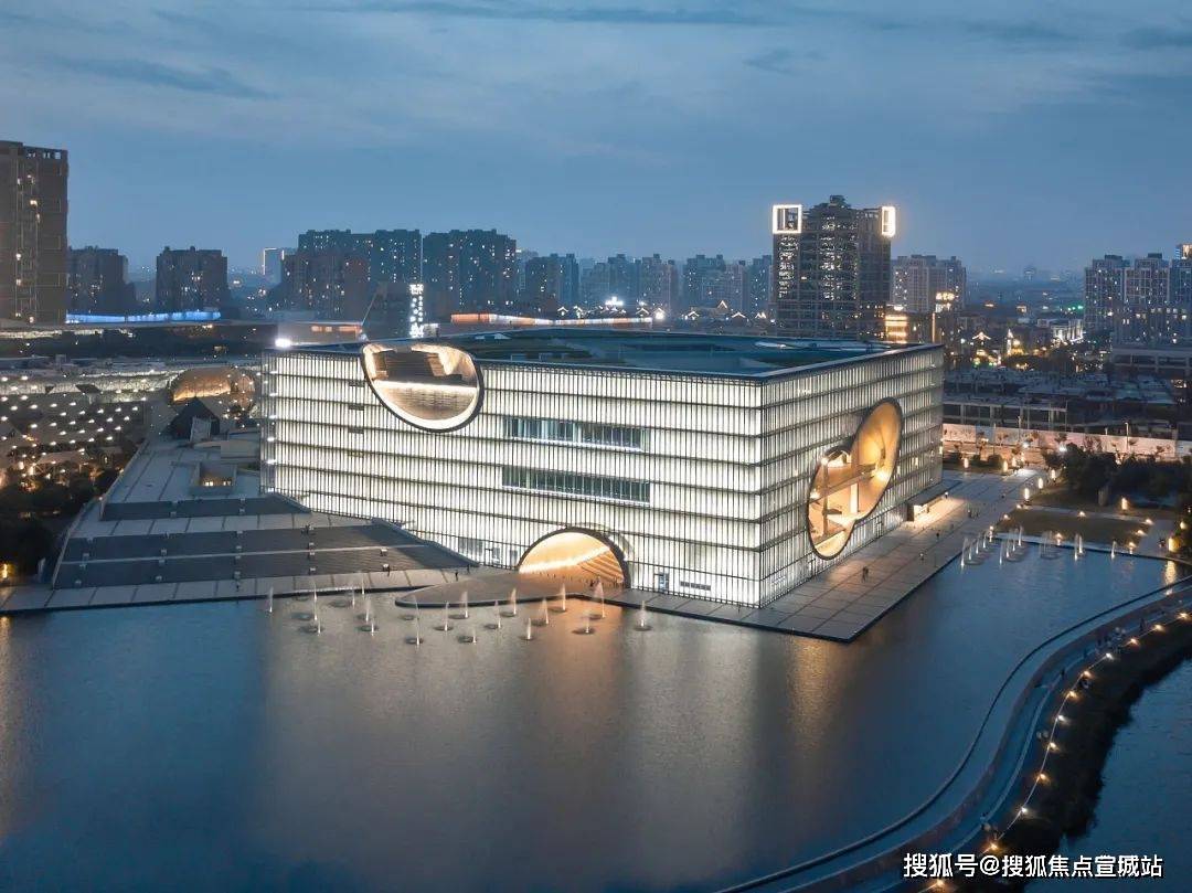 约5公里内还有上海市民体育公园,保利大剧院,嘉定图书馆,留云湖,紫气