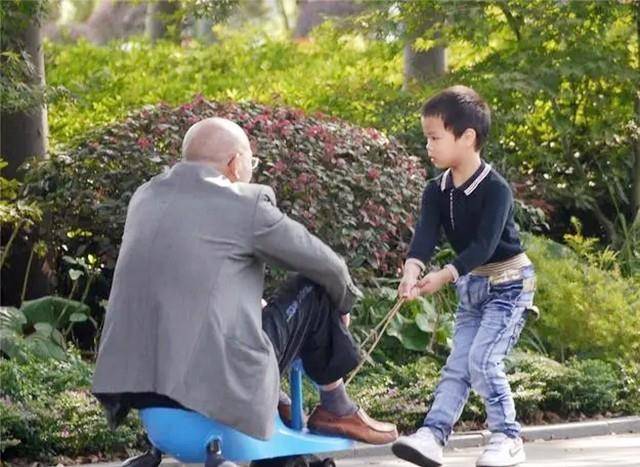 6岁时在父亲鱼摊前被拐,28年后用手绘地图找到亲生父母_刘毅_爸爸