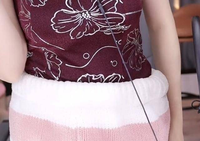 晒旗袍装,下半身信息量太大,网友直呼:越来越像李沁了_虎牙_活动_姐姐
