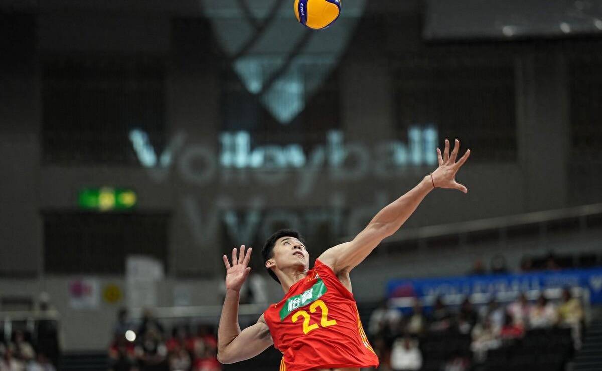 自由人(3人):杨一鸣,曲宗帅,李天乐二传(4人):王鹤斌,于垚辰,郭成