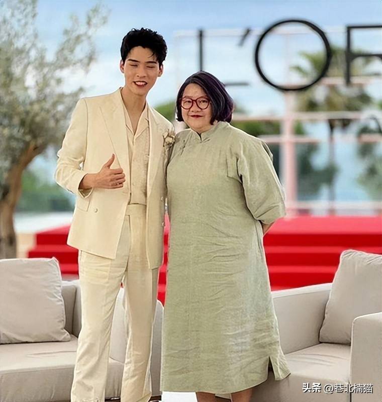 原来她才是"京圈真格格",刷新了我的三观_洪晃_前夫_龚俊