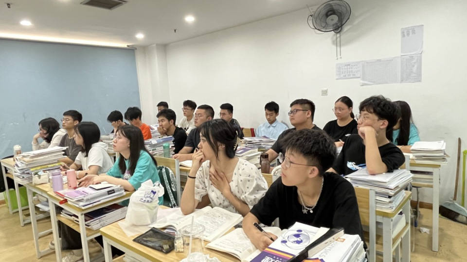 高中和初中截然不同,新高一要适应高中,就要做好这四点_知识_成绩_目标
