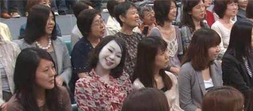 日本歪头姐灵异事件:颈部扭曲面色惨白,难道民间传言是真的?