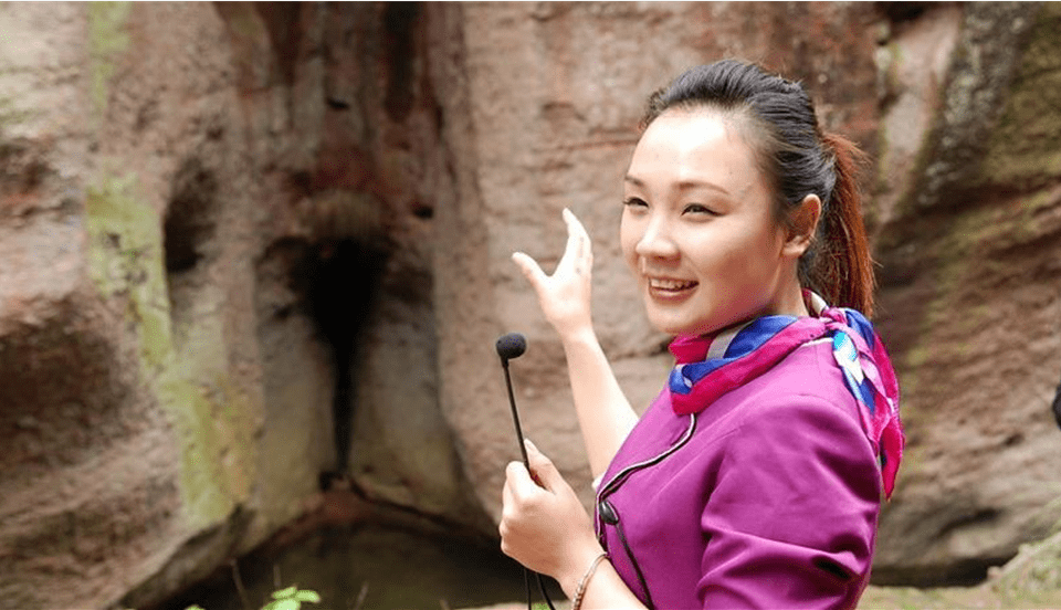 追逐梦想,迎接挑战导游职业,既是传播文化的使者,也是提供服务的使者.