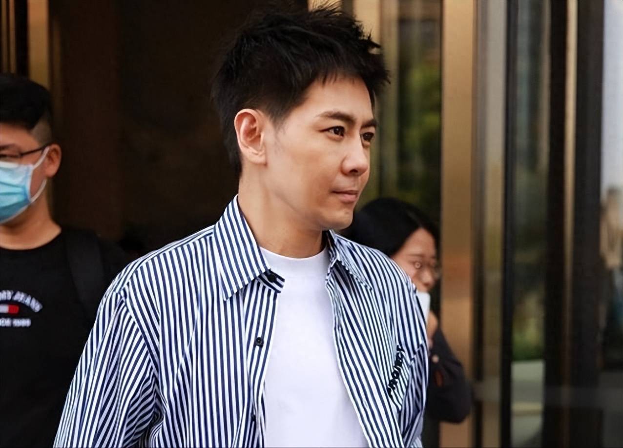 林志颖的官方身高是172cm.