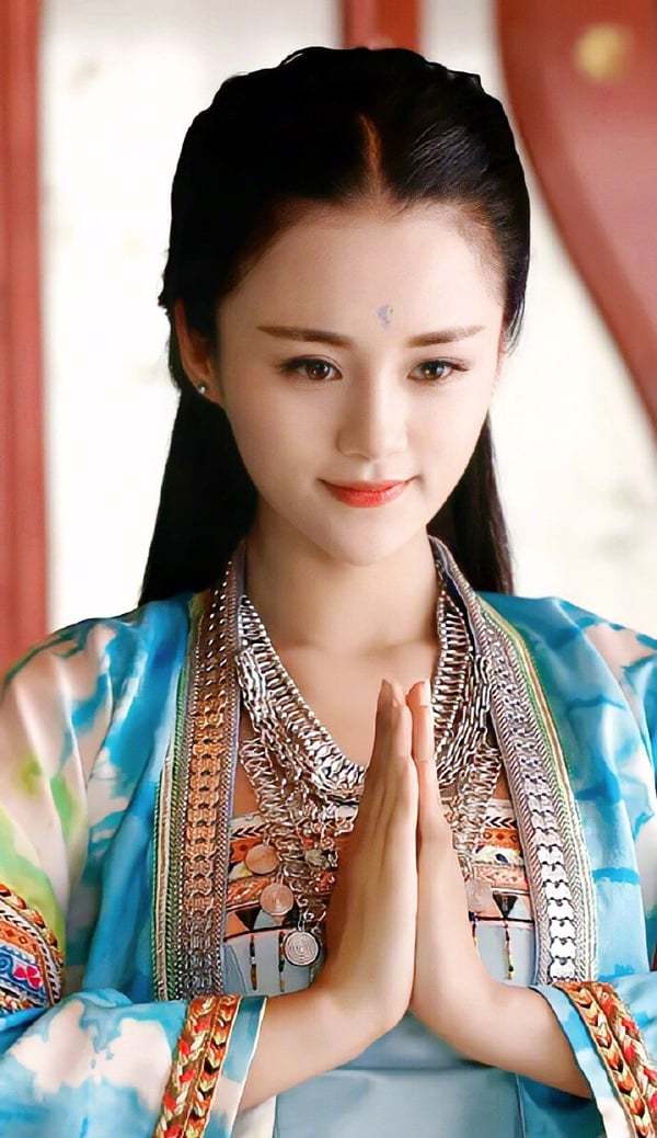 如今安悦溪仍是配角咖位,接下来会出现在杨幂《狐妖小红娘:月红篇》