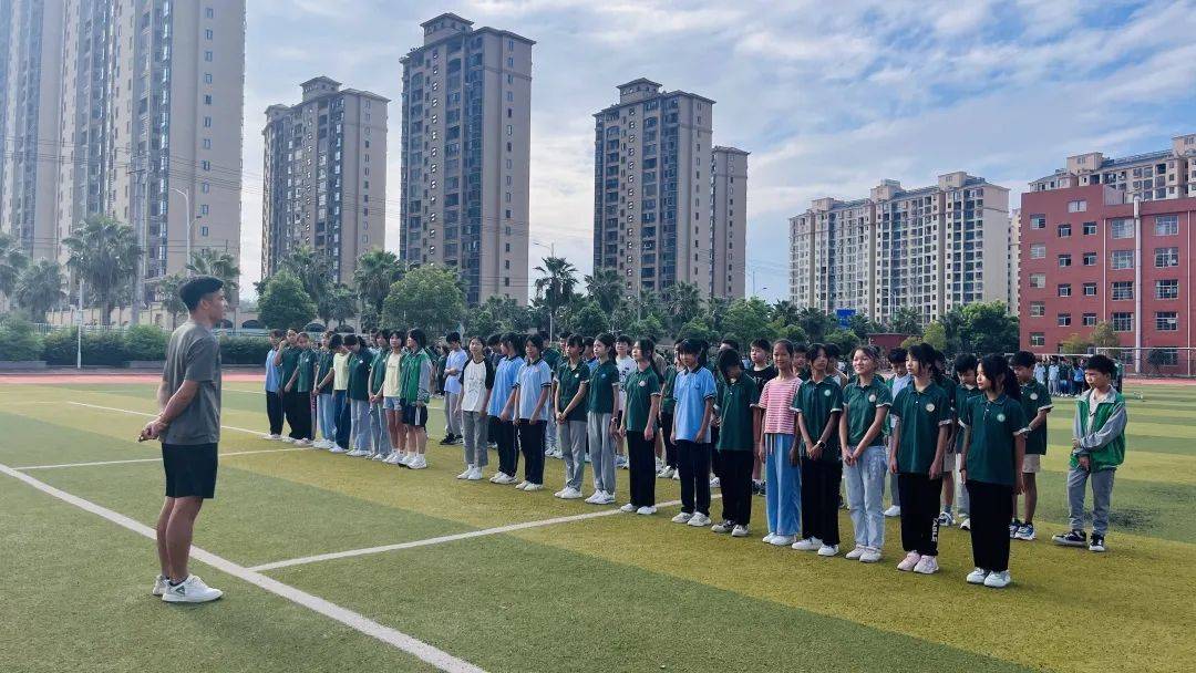 会昌县第四中学2023届七年级新生入学教育活动启动仪式_军训_校园