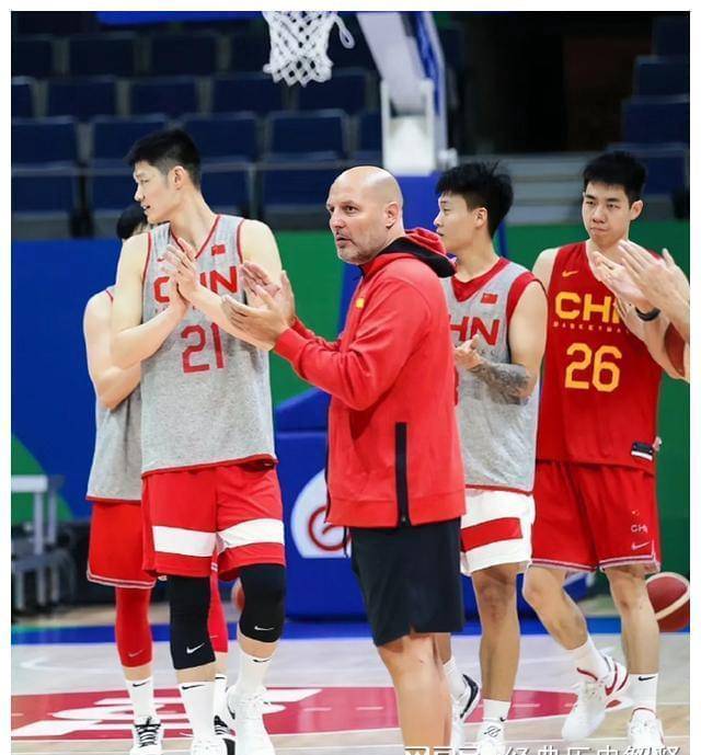 男篮发挥最佳,杜锋爱徒李凯尔出色,老将焕发新春动能_防守_周鹏_比赛