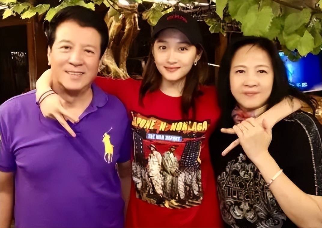 蒋依依税务风波落脚到解约恩怨和家族经营,关晓彤杨紫过渡得很好_事业