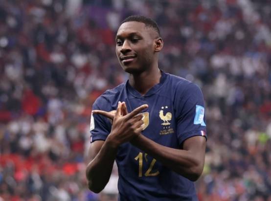 巴黎圣日耳曼以1286亿韩元收购法国国家队前锋_科洛·穆阿尼_比赛