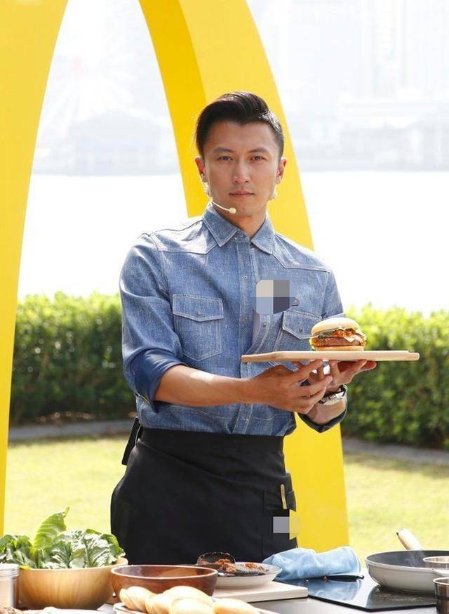 曾被誉为"刘德华接班人",二十岁就在央视春晚独唱,如今片酬低_谢霆锋