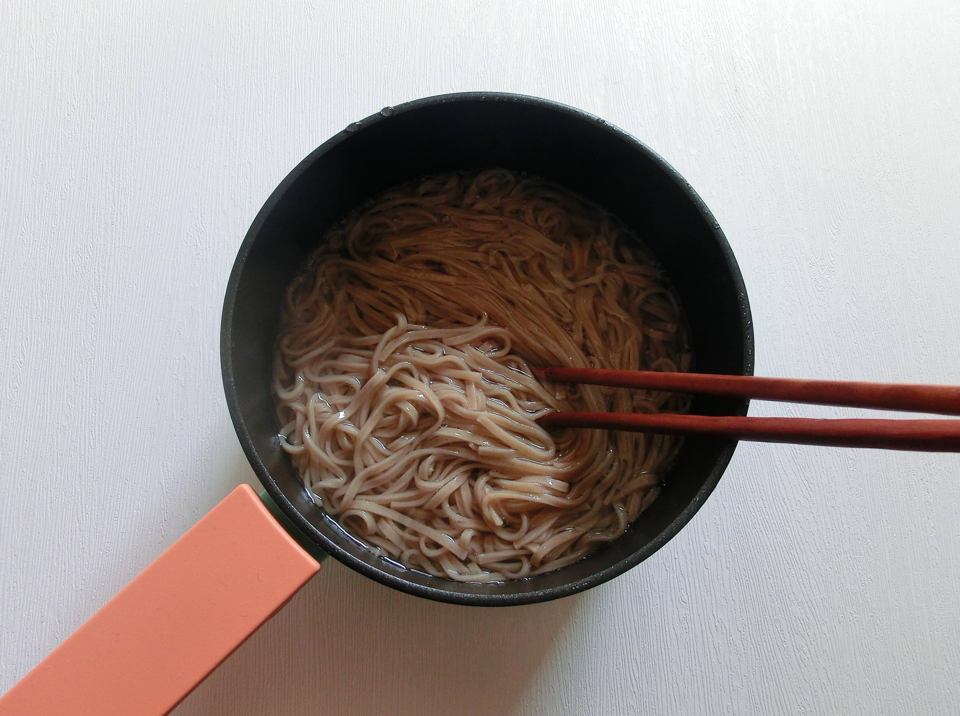 不想做饭太累,教你5种懒人面条做法,几分钟就能享受到一餐美味_调料