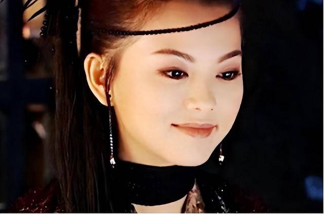 相信很多朋友都看过她主演的电视剧《快嘴李翠莲》吧,古灵精怪的样子