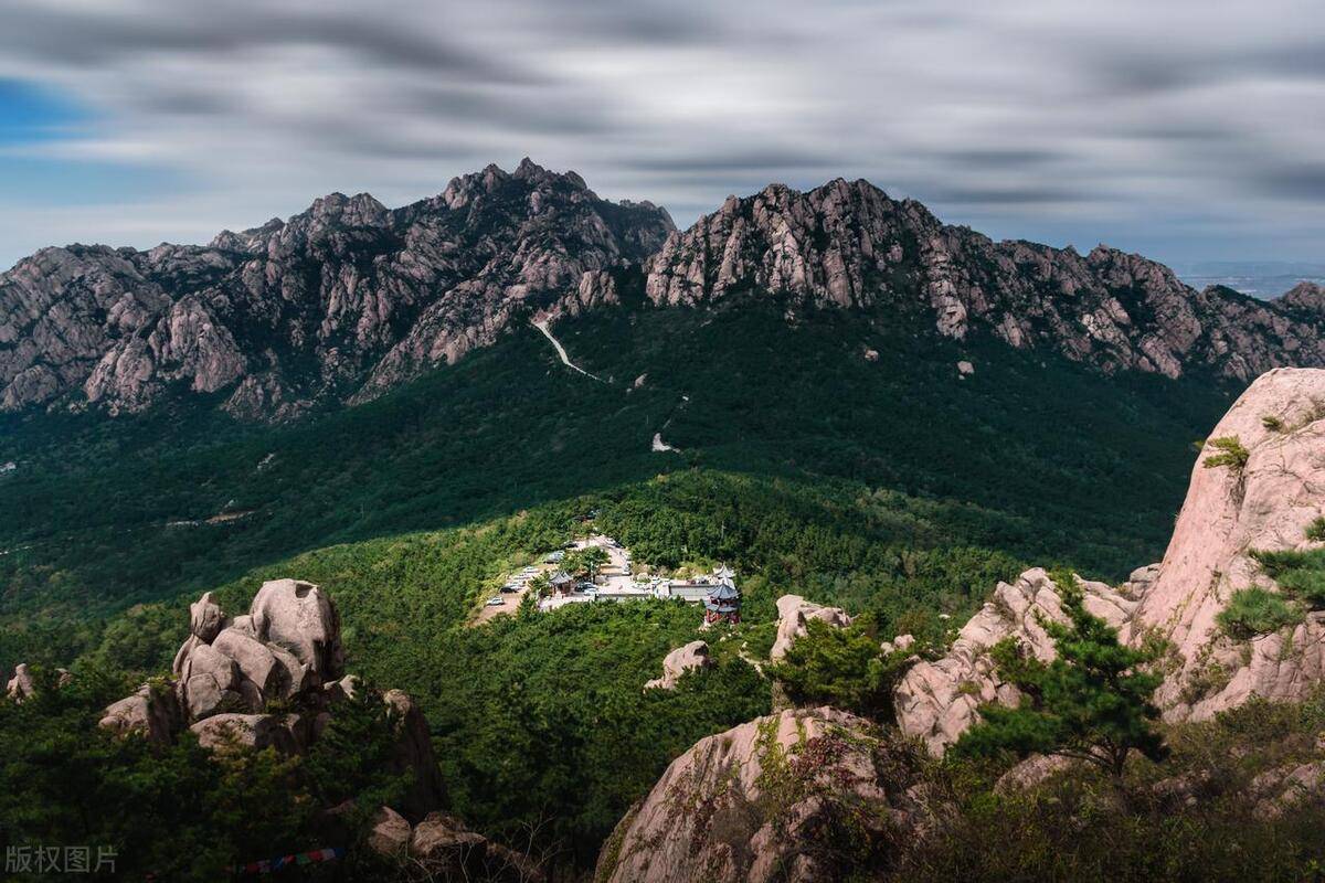 胶东旅游:威海圣水岩_洞口_建筑_岩壁