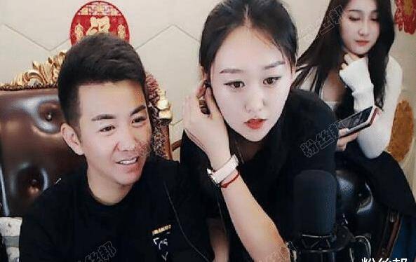 利嫂出镜宣布不办婚礼,透露于利没少给钱花,都存着只花自己工资_利哥