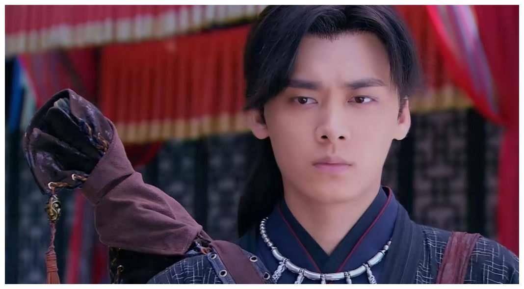 发福就别演古偶,瘦的时候翩翩公子仙气飘飘,肿了全成"胖头鱼"_李易峰