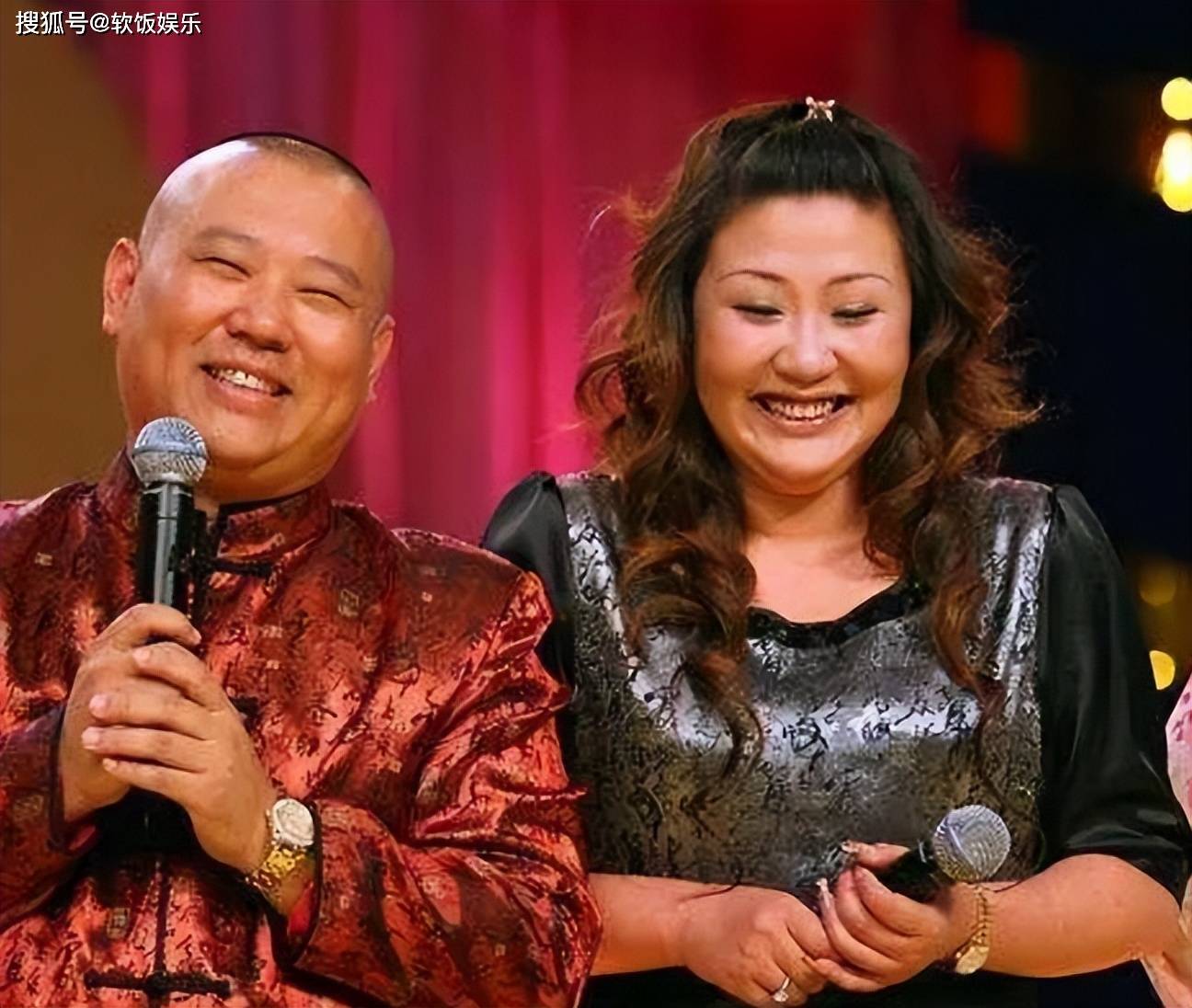 郭德纲小3岁娇妻出海游玩!