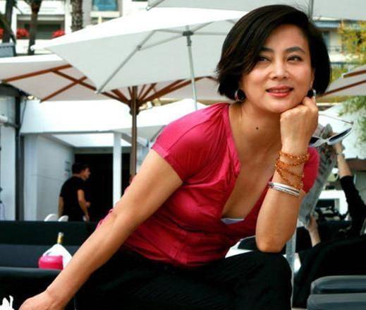 嫁富豪分手的李玲玉现状令人唏嘘,献唱素人婚礼,出场费6位数_明星