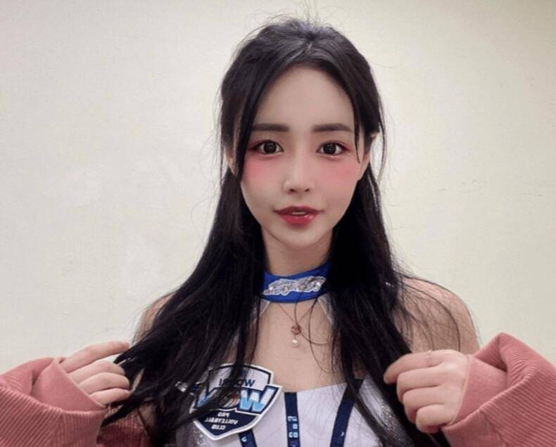 lol选手姐姐晒自拍,身高颜值都是一流,网友直言以后你就是小舅子