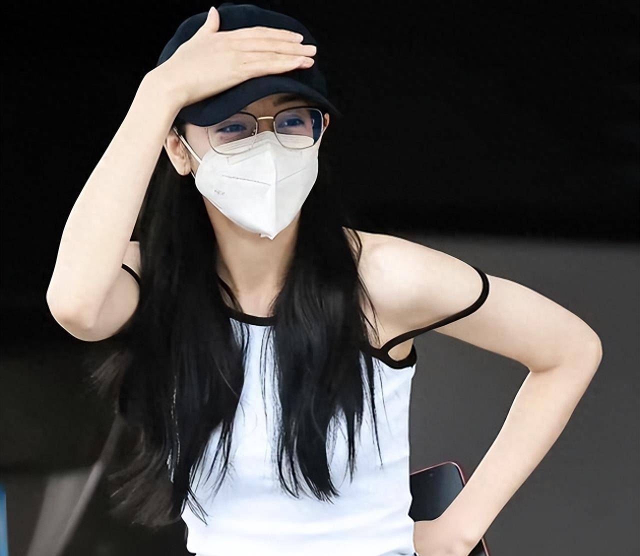 迪丽热巴是不是瘦过头了?皮肉显松弛,漂亮却惹人心疼_身材_美人_线条