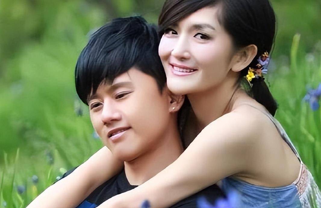 谢娜发照片白裙长发,粗腰被指怀孕,连产3个女儿,担心老公催生儿_网友