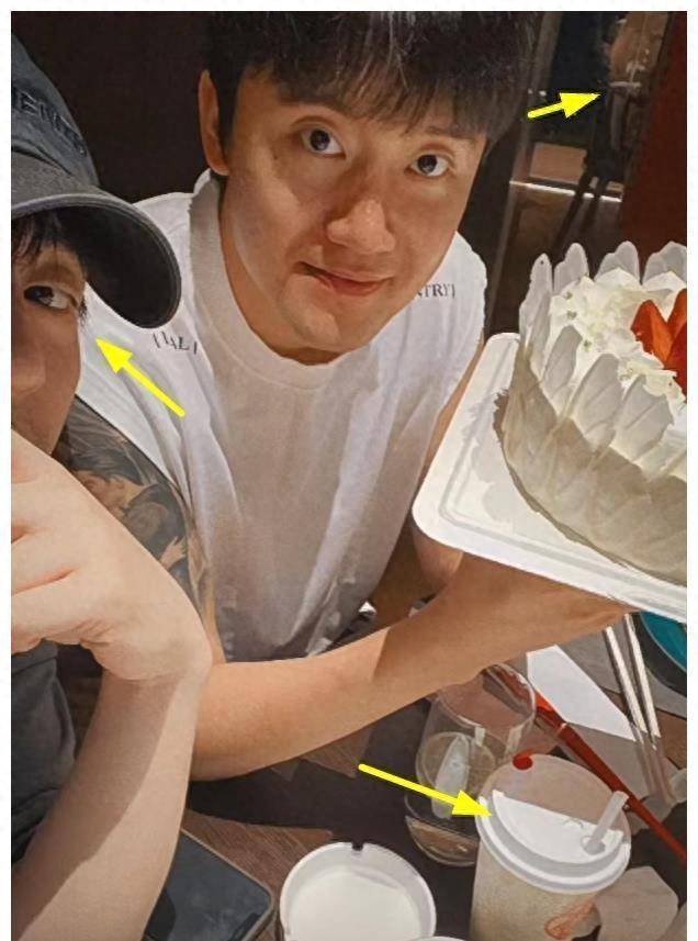 30岁邓伦为纹身男庆生,胡子邋遢,手臂变粗,颜值被友人比下去!