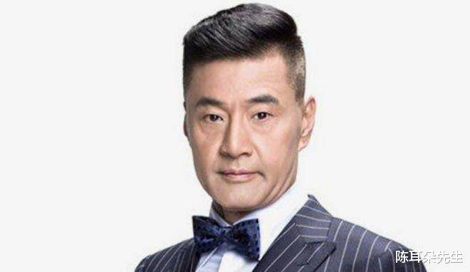 戴着墨镜,就知道这人不简单,后来得知是于荣光,就让他出演了这部《给