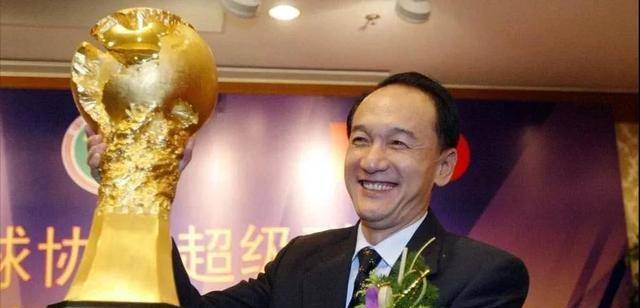 贪污136万的谢亚龙现状曝光,出狱4年身份转型,足球仍是最爱_中国足协