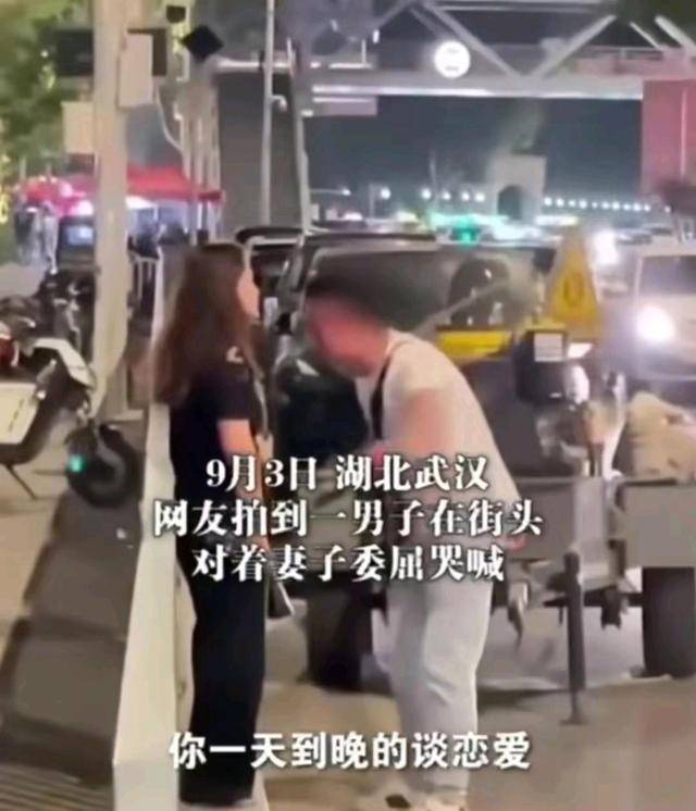 男子指责妻子出轨疯狂捶打自己头部 在情绪失控时打自己是咋回事