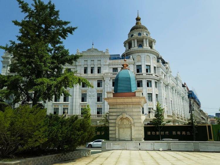 大连小平岛广场的欧式建筑_绿化_景观_的中心