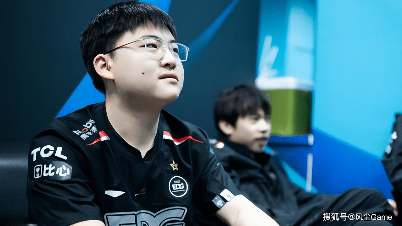 uzi排位8连败破防,连大魔王的蓝buff都抢_乌兹_直播