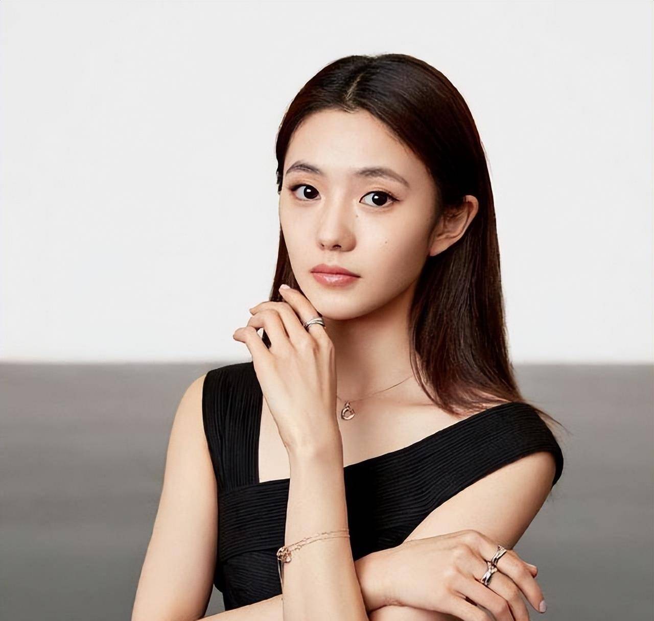 刘浩存背景遭知名博主深扒,被指是"翻版景甜",网友:侮辱景甜_张艺谋