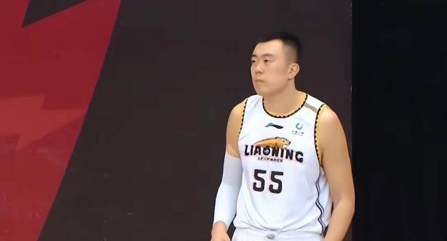 辽篮输给深圳,韩德君太累了,鄢手琪意外受伤_大韩_李虎翼_球员