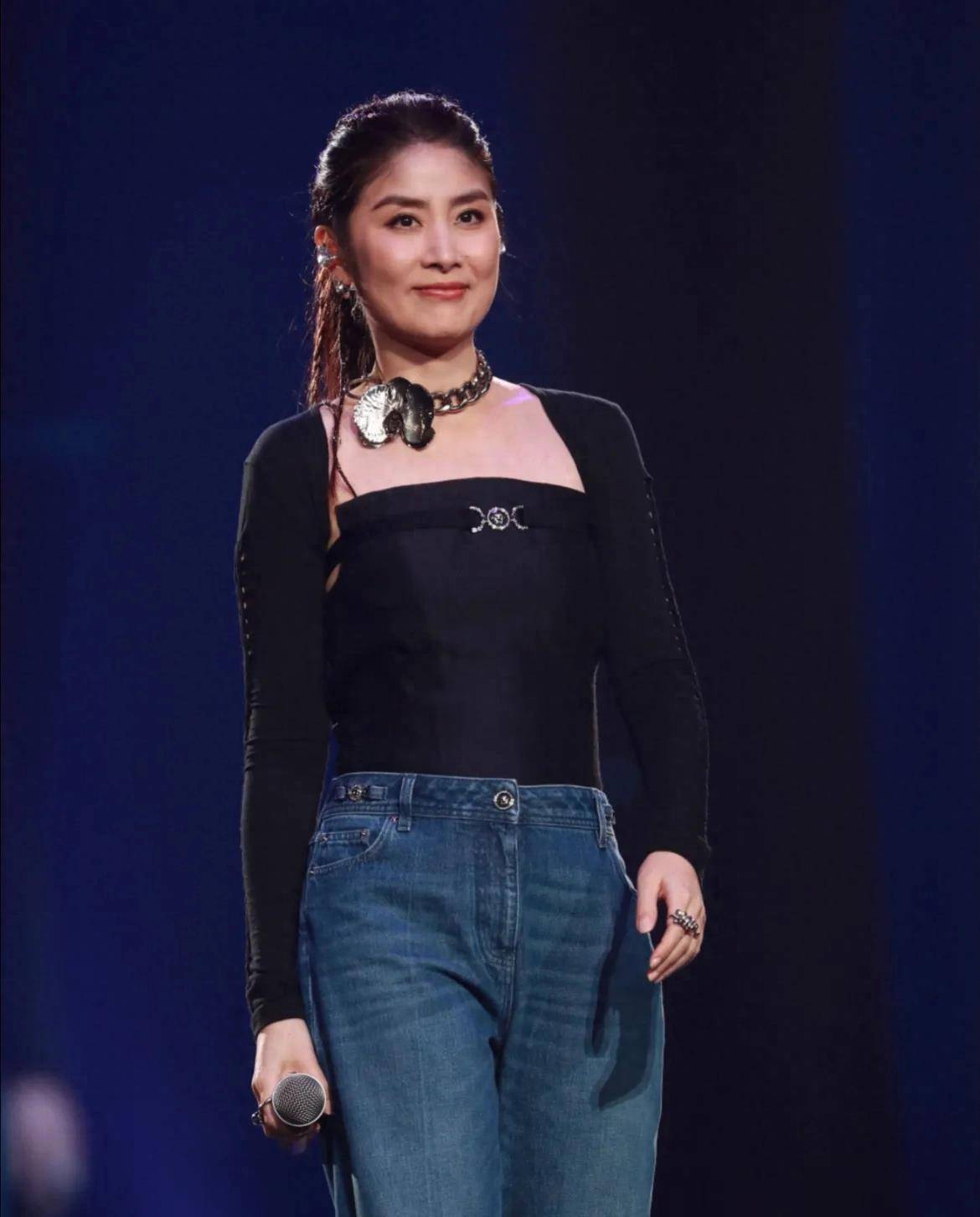 陈慧琳自曝事故后面容惊变五颜六色,忧心毁容吃不下饭_演唱会_卢瀚霆