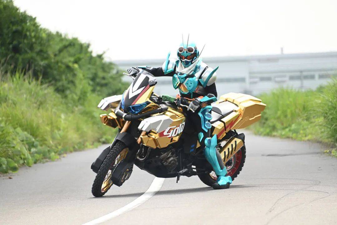假面骑士:对比令和主骑的机车来源,都不是凡物_变形_英寿_摩托
