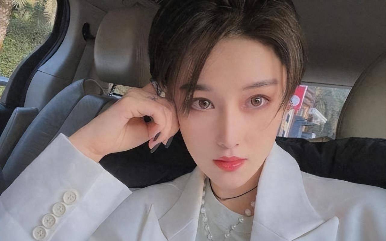 剃寸头练腹肌,骨折也不说,"老实人"蒋璐霞怎么就是没戏演?