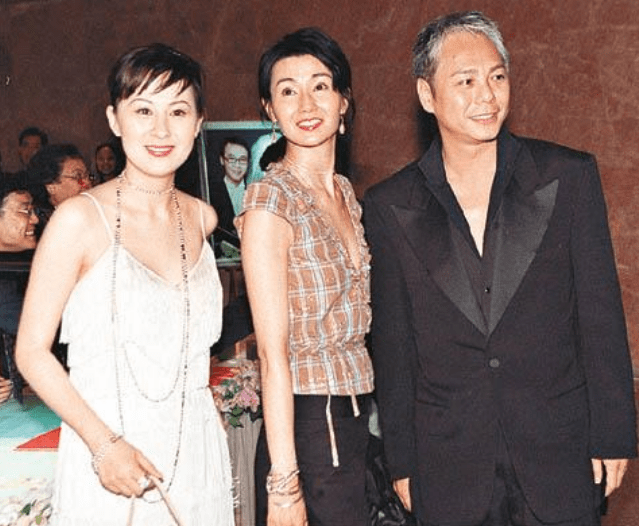 53岁江欣燕与闺蜜老公约饭逛商场,失婚八年来时尚犹存_画面_吴积逊