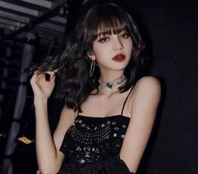 lisa自降身价参加法国疯马秀,粉墨成员为何频频放飞自我_金珍妮_演出