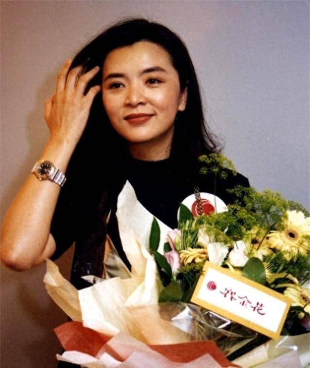 周润发五年恋情:女方含泪公开三子身份,未婚生育秘密揭晓_陈玉莲