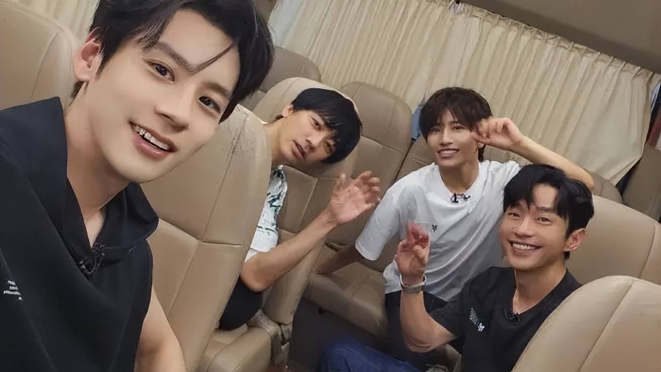 魏哲鸣有过一段婚史,对象是他的大学同学.