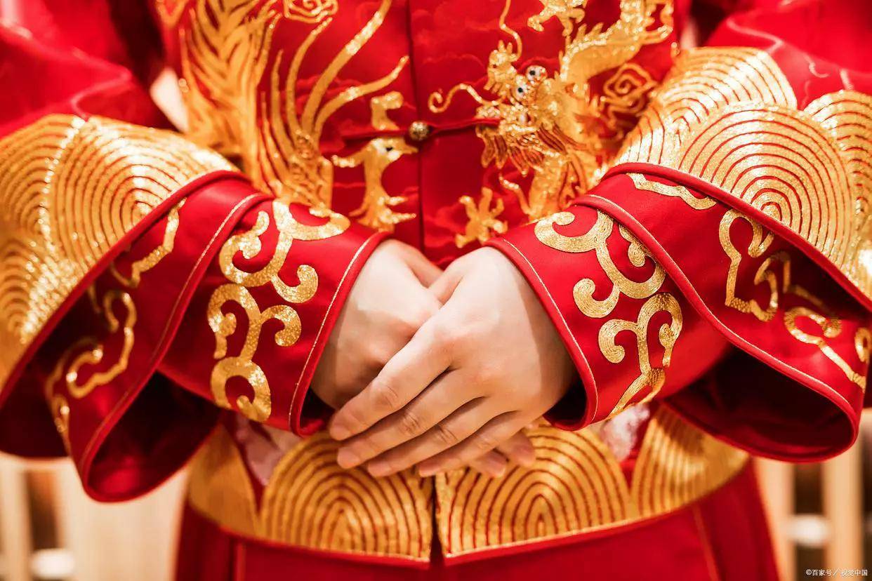 女孩由于没有学习过手语和表达,没有办法自己表达结婚的心愿,因此民政